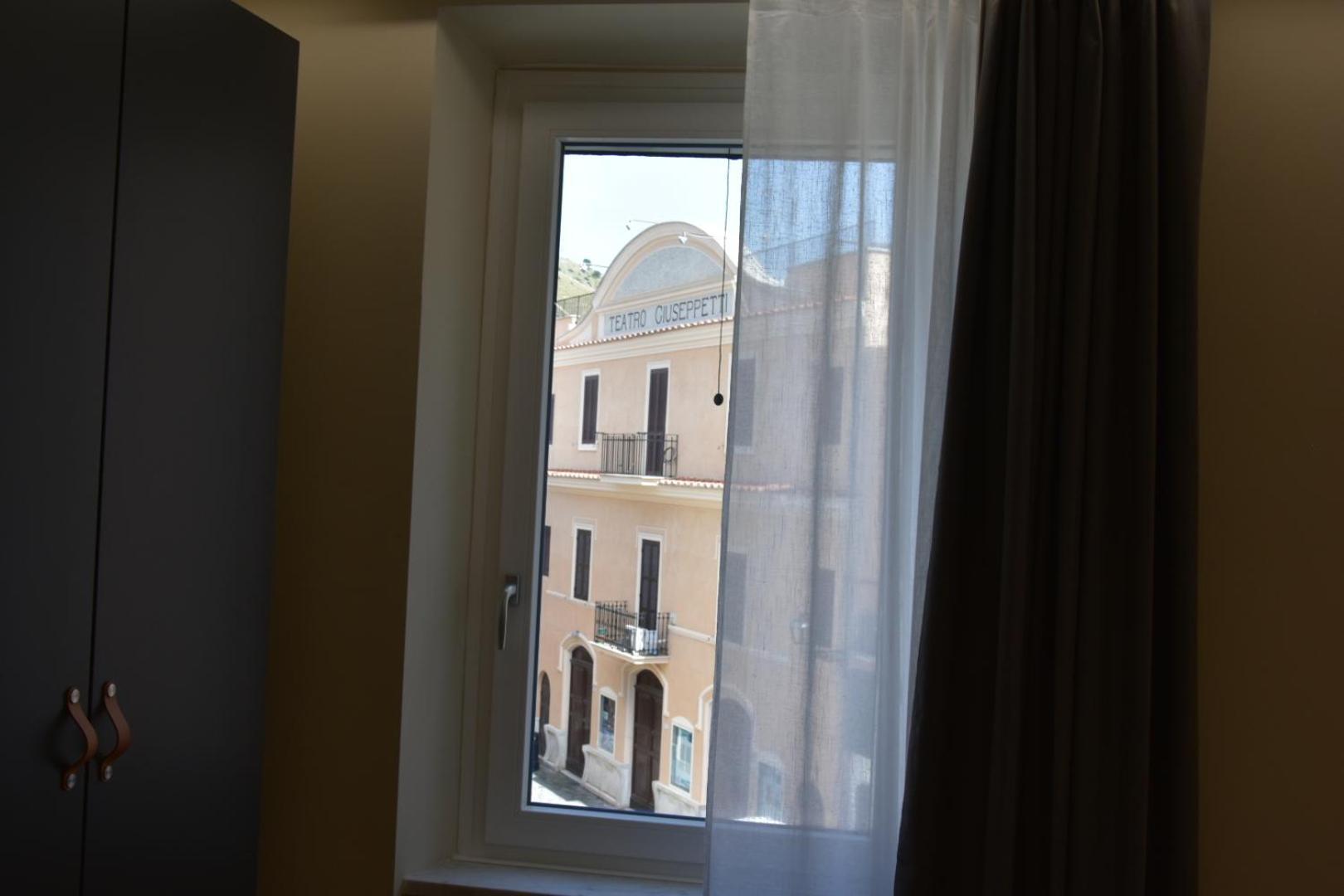 Mom Apartment Rooms&Suites تيفولي المظهر الخارجي الصورة